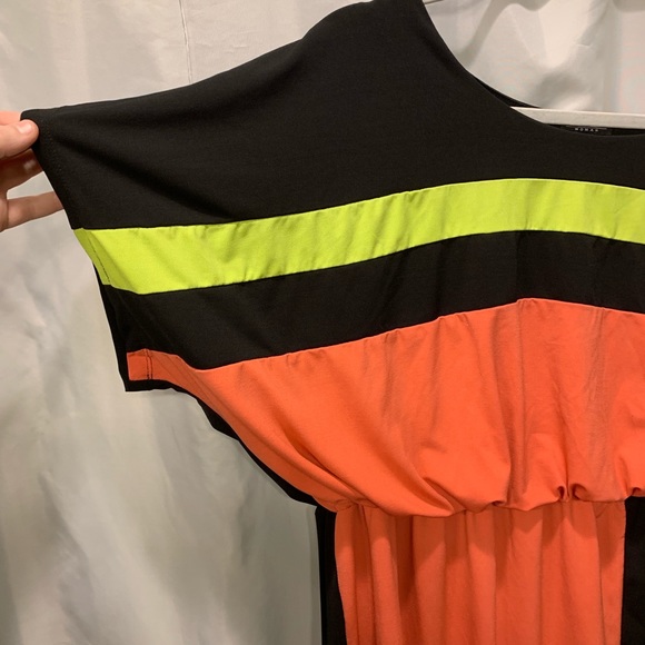 Color Block Dress - Picture 3 of 4